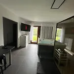 Mit Pool Und Sauna - *