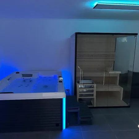 Mit Pool Und Sauna Apartment