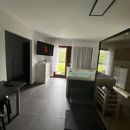 Mit Pool Und Sauna - *