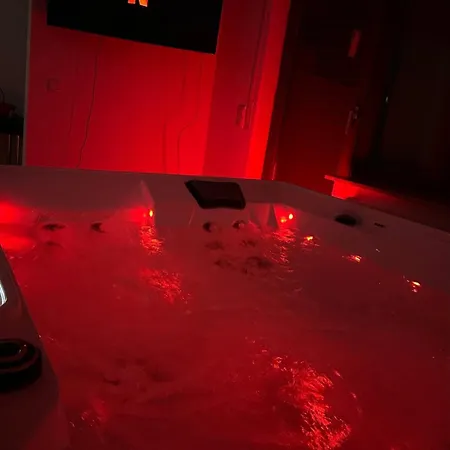 Mit Pool Und Sauna - * ميدهباخ