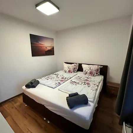 Mit Pool Und Sauna -