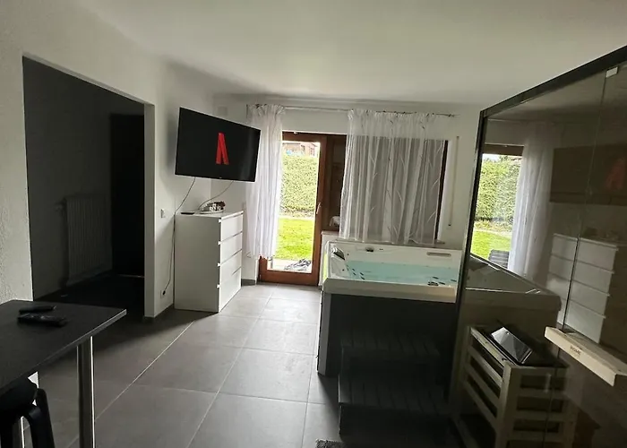 Mit Pool Und Sauna - *