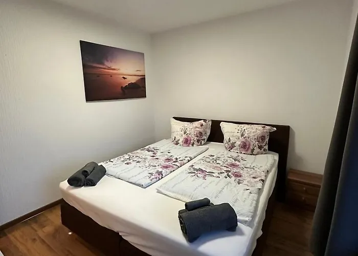 Mit Pool Und Sauna -